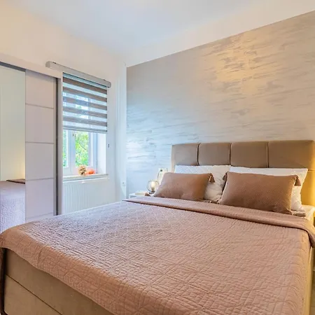Apartments Ivanka Cres Exterior photo