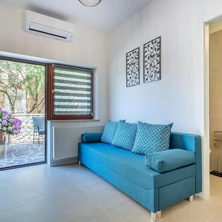 Apartments Ivanka Cres Exterior photo