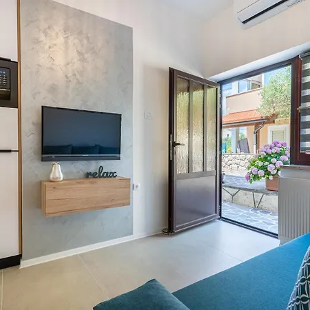 Apartments Ivanka Cres Exterior photo